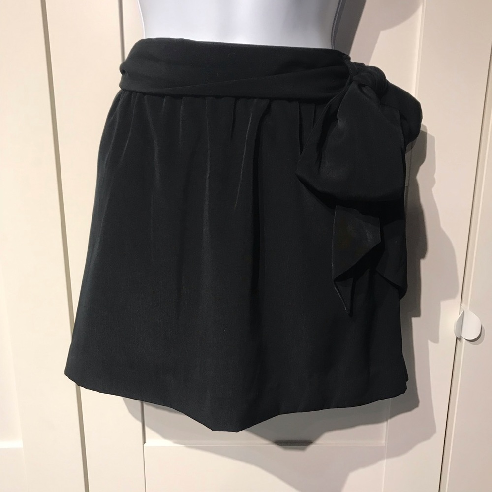 Express womens silk-like black mini skirt size 8